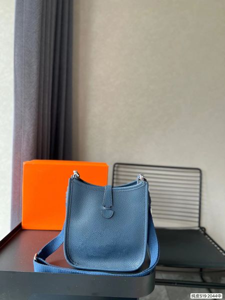 soft leather leather evelyn designer bag tote bag handmade wax thread mini lychee togo leather shoulder letter make stewardess ladies 19cm
soft leather leather evelyn designer bag tote bag handmade wax thread mini lychee togo leather shoulder letter make stewardess ladies 19cm
