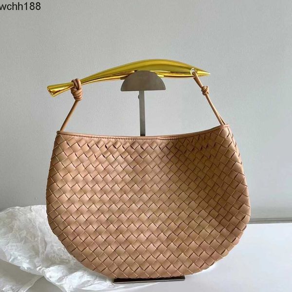 2023 hand sardines bottegas designer bags venetas kylie same high grade cowhide women's bag tote woven large sardine fashion simple han
2023 hand sardines bottegas designer bags venetas kylie same high grade cowhide women's bag tote woven large sardine fashion simple han