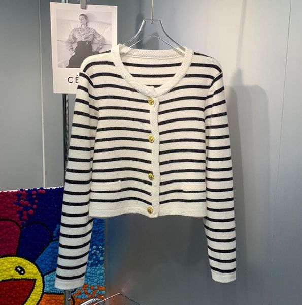 women's sweaters 2023 autumn new v-neck knitted cardigan women's round neck stripe loose women's coat, White;black
women's sweaters 2023 autumn new v-neck knitted cardigan women's round neck stripe loose women's coat, White;black