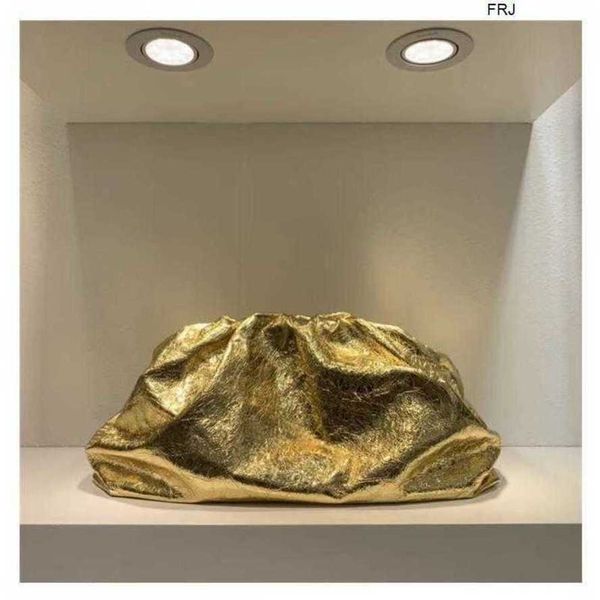 designer bottegas bags venetas new womens bag 2023 foreign style cloud golden dumpling large capacity temperament one shoulder messenger le
designer bottegas bags venetas new womens bag 2023 foreign style cloud golden dumpling large capacity temperament one shoulder messenger le