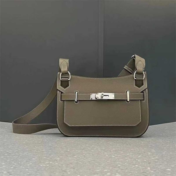 women leather bag jypsieres h erm summer new layer cowhide half hand sewn wax shoulder bag simple and fashionable diagonal straddle bag 
women leather bag jypsieres h erm summer new layer cowhide half hand sewn wax shoulder bag simple and fashionable diagonal straddle bag