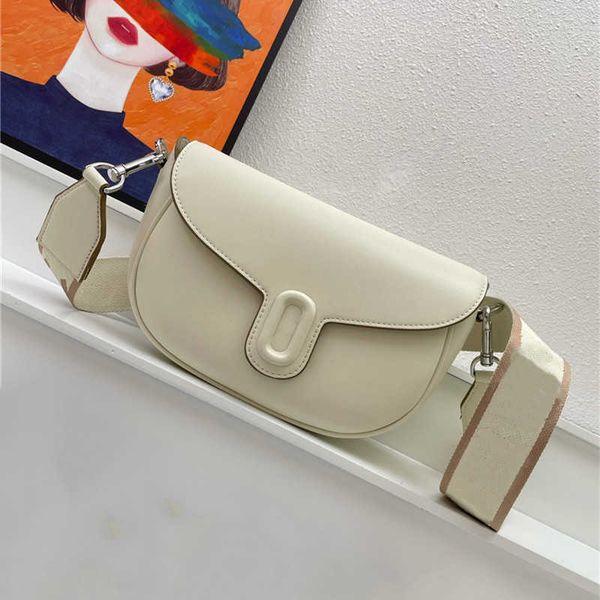designer handbag new luxury handheld saddles bag leather underarm one shoulder crossbody premium feeling small handbag
designer handbag new luxury handheld saddles bag leather underarm one shoulder crossbody premium feeling small handbag