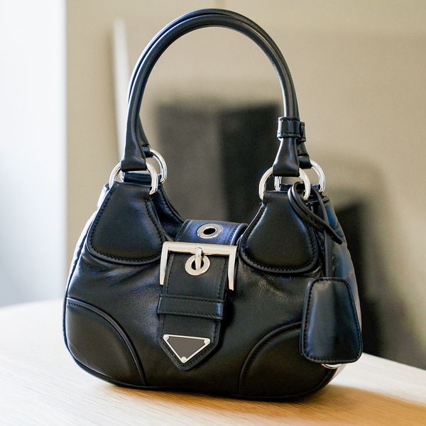 2023 luxury designer sling women hand bag genuine leather fashion moon bags evening large cross body purse men underarm bag travel tote mess
2023 luxury designer sling women hand bag genuine leather fashion moon bags evening large cross body purse men underarm bag travel tote mess