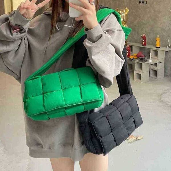 designer bottegas bags venetas cassettes woven bag womens 2023 new autumn and winter down niche design sponge pillow messenger have logo frj
designer bottegas bags venetas cassettes woven bag womens 2023 new autumn and winter down niche design sponge pillow messenger have logo frj