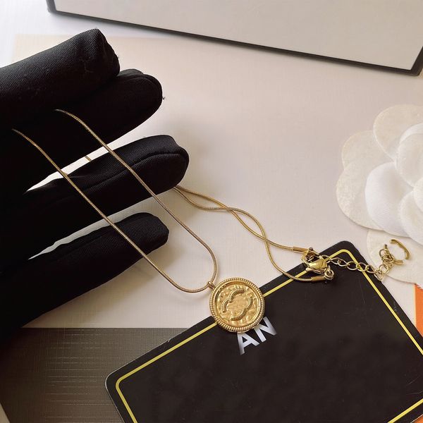 luxury brand designer pendants necklaces never fading 18k gold plated stainless steel round letter choker pendant necklace chain jewelry acc, Silver
luxury brand designer pendants necklaces never fading 18k gold plated stainless steel round letter choker pendant necklace chain jewelry acc, Silver