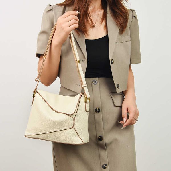 Bags Dinner bags Advanced sense ins geometric tote bag 2022 fashionable design stitching women's Versatile leather one shoulder underarm, Khaki8
Bags Dinner bags Advanced sense ins geometric tote bag 2022 fashionable design stitching women's Versatile leather one shoulder underarm, Khaki8