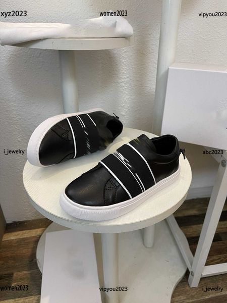 2023 designer kids casual shoe elastic band decoration child sneakers fashion baby shoes box protection shipment #multiple product, Black;red
2023 designer kids casual shoe elastic band decoration child sneakers fashion baby shoes box protection shipment #multiple product, Black;red