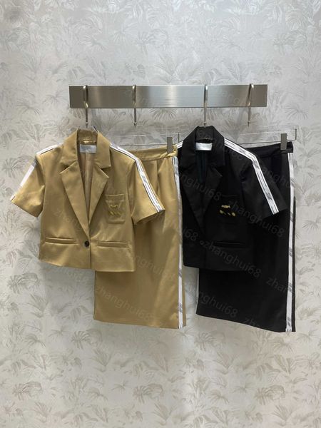 23ss skirt set womens designer clothing lapel letter ribbon patchwork short short-sleeved coat slit half skirt sets womens clothing, White
23ss skirt set womens designer clothing lapel letter ribbon patchwork short short-sleeved coat slit half skirt sets womens clothing, White