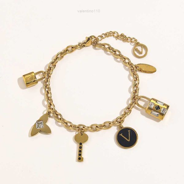 2022 new fashionable classic bracelets women bangle 18k gold plated stainless steel crystal lovers gift wristband cuff chain designer jewelr, Black
2022 new fashionable classic bracelets women bangle 18k gold plated stainless steel crystal lovers gift wristband cuff chain designer jewelr, Black