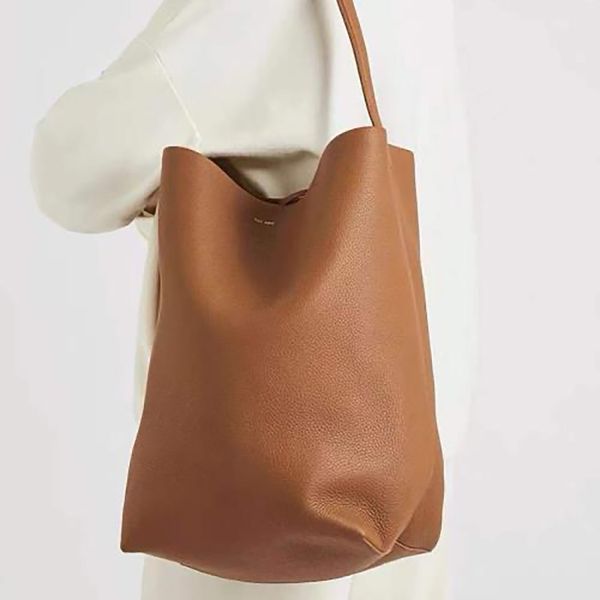 the row bag park tote bag designer rose hailey leather shoulder bucket slouchy banana moon alzf
the row bag park tote bag designer rose hailey leather shoulder bucket slouchy banana moon alzf