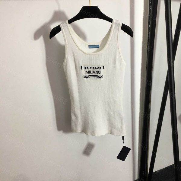 23ss womens designer clothing womens knits solid color logo letter knitted vest on chest womens clothes, White
23ss womens designer clothing womens knits solid color logo letter knitted vest on chest womens clothes, White