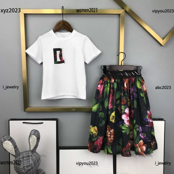 luxury girl tracksuits designer baby dress suits 2pcs letter printed t-shirt and colorful floral printed skirt multiple product, White
luxury girl tracksuits designer baby dress suits 2pcs letter printed t-shirt and colorful floral printed skirt multiple product, White