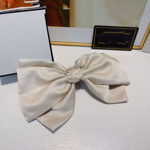 luxury designer hair clip bow headbands women channel headwear c logo fashion hairpin ccity accessories gifts ax27f
luxury designer hair clip bow headbands women channel headwear c logo fashion hairpin ccity accessories gifts ax27f