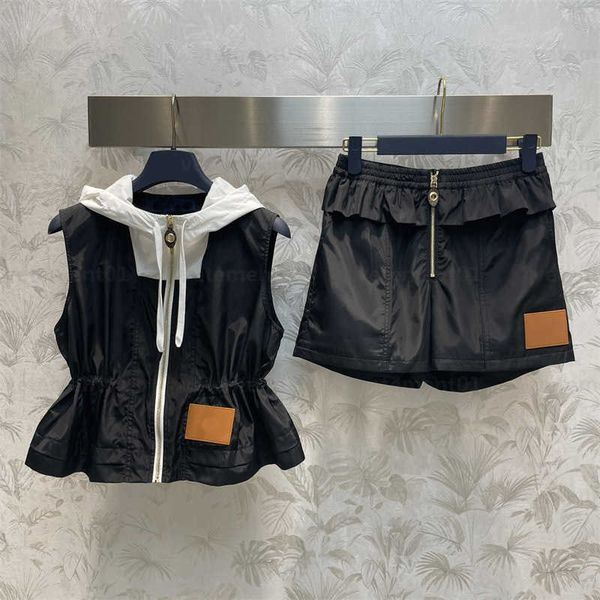 two piece set women tracksuit designer suit black white collision design hooded sleeveless waist high collar jacket high waist zipper shorts
two piece set women tracksuit designer suit black white collision design hooded sleeveless waist high collar jacket high waist zipper shorts