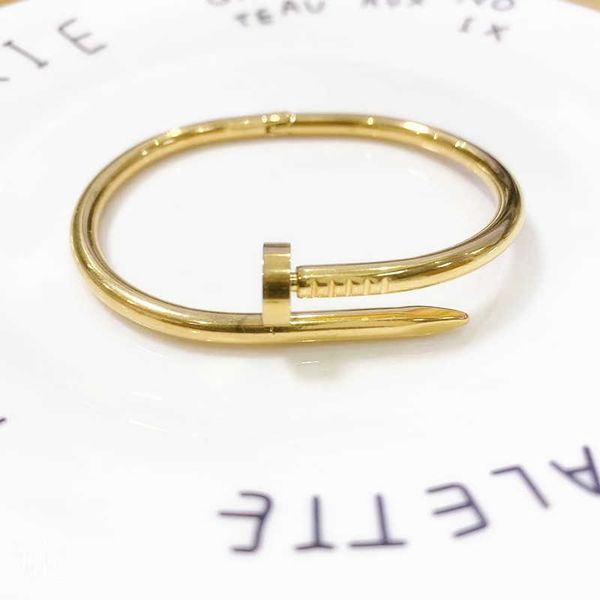 original 18k rose gold natural card nail titanium steel bracelet ladies light luxury non-fading open2i00, Black
original 18k rose gold natural card nail titanium steel bracelet ladies light luxury non-fading open2i00, Black