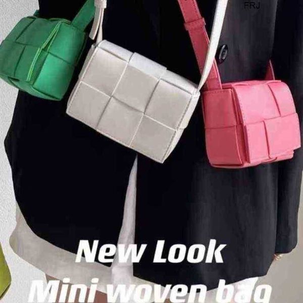 designer bottegas bags venetas cassettes niche woven bag 2023 spring and summer new mini womens metal buckle fashion highgrade sense small h
designer bottegas bags venetas cassettes niche woven bag 2023 spring and summer new mini womens metal buckle fashion highgrade sense small h