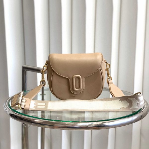 cosmetic bags cases high-end leather saddles bag designer shoulder handbag women's clamshell vintage wallet classic embroidery wide str
cosmetic bags cases high-end leather saddles bag designer shoulder handbag women's clamshell vintage wallet classic embroidery wide str