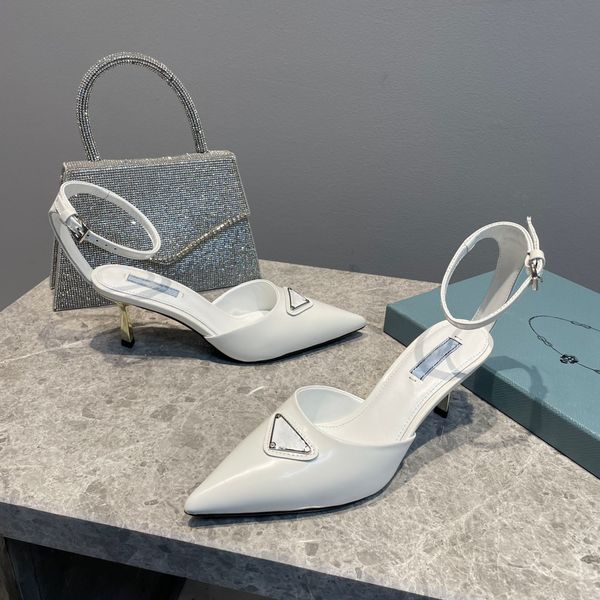 designer patent leather high heels, pointed sandals, brand classic fashion design, interpretation of elegant charm, multi-color choice desig, Black
designer patent leather high heels, pointed sandals, brand classic fashion design, interpretation of elegant charm, multi-color choice desig, Black