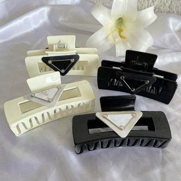 luxury barrettes designer womens triangle p letter hairpin brand classic versatile leisure hairclips fashion black shark hairpin hair clips, Slivery;golden
luxury barrettes designer womens triangle p letter hairpin brand classic versatile leisure hairclips fashion black shark hairpin hair clips, Slivery;golden
