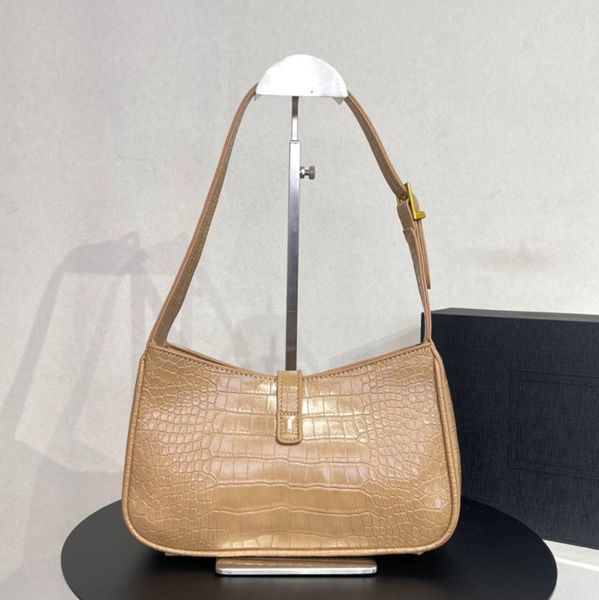2023 classic leather designer women's class armrest bag, handbag, shoulder bag long stick multicolor fashion wholesale cross body
2023 classic leather designer women's class armrest bag, handbag, shoulder bag long stick multicolor fashion wholesale cross body