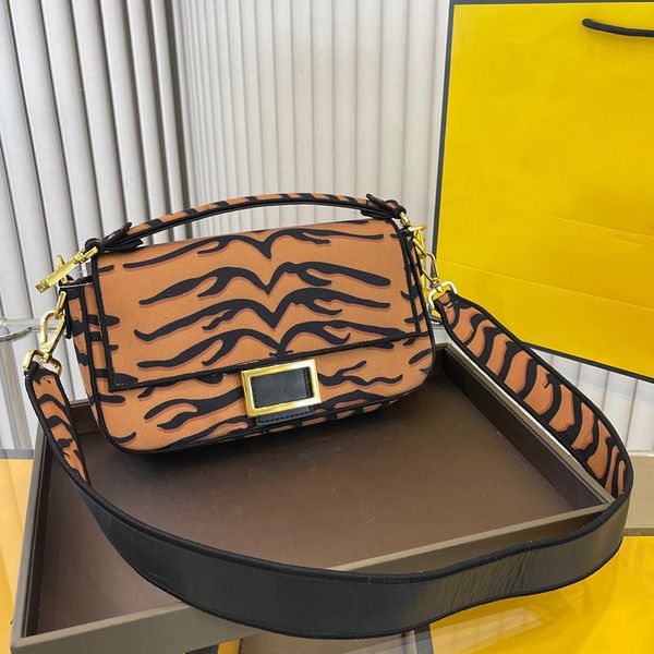 luxury r handbag large capacity shoulder bag fashion women travel crossbody artwork classic baguette party handbags vintage cross body
luxury r handbag large capacity shoulder bag fashion women travel crossbody artwork classic baguette party handbags vintage cross body