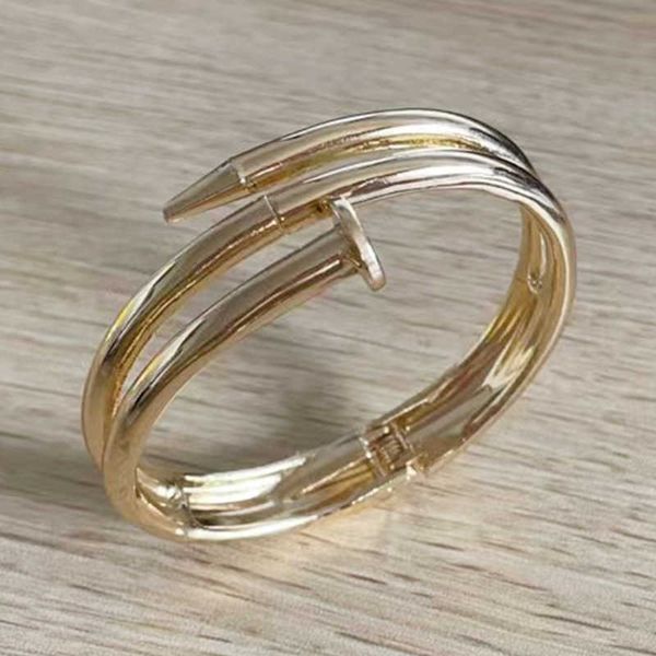 high-quality new electroplating 18k nail head bracelet female exaggerated spring opening cardm4b3, Black
high-quality new electroplating 18k nail head bracelet female exaggerated spring opening cardm4b3, Black