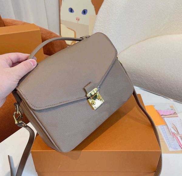 shoulder bags luxurys designers bag embossing flower pochette women handbag messenger bags genuine leather metis elegant womens crossbody ba
shoulder bags luxurys designers bag embossing flower pochette women handbag messenger bags genuine leather metis elegant womens crossbody ba