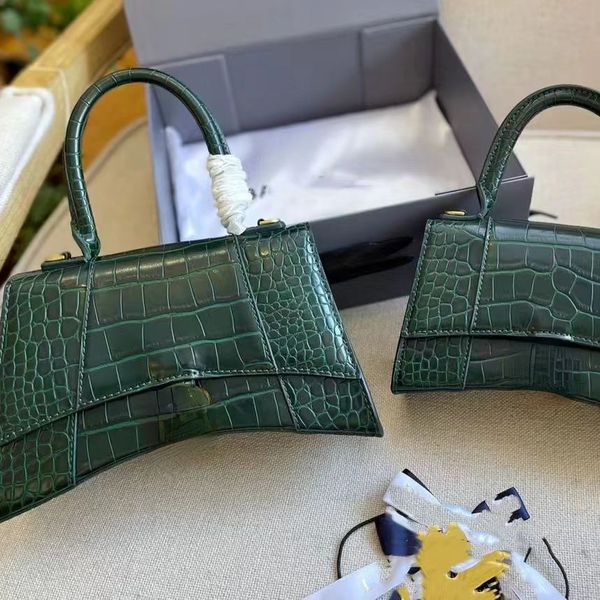 women luxurys handbags tote bag designer hourglass handbag silver handle totes shoulder bags shopping mens crossbody gold purses
women luxurys handbags tote bag designer hourglass handbag silver handle totes shoulder bags shopping mens crossbody gold purses