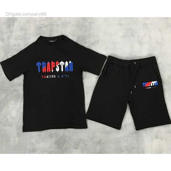 trapstar gradient lettering print short sleeve cutout under the neck t-shirt loose summer men's and women's couples everyday sport, White;black
trapstar gradient lettering print short sleeve cutout under the neck t-shirt loose summer men's and women's couples everyday sport, White;black