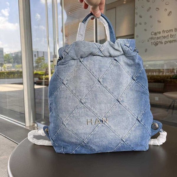 backpack fashionable woven chain women's bag size 27x32x8cm handbag silver hardware the physical bag is soft but stylish
backpack fashionable woven chain women's bag size 27x32x8cm handbag silver hardware the physical bag is soft but stylish