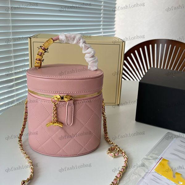 womens makeup bag diamond plaid c button small pendant cylinder bag matelasse chain rhinestone handbag crossbody bag luxury designer phone b
womens makeup bag diamond plaid c button small pendant cylinder bag matelasse chain rhinestone handbag crossbody bag luxury designer phone b