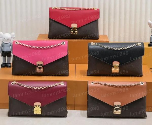 7a cowhide genuine leather designer bag womens handbags luxurys lady shoulder bag messenger bags classic digram flowers crossbody gold chain
7a cowhide genuine leather designer bag womens handbags luxurys lady shoulder bag messenger bags classic digram flowers crossbody gold chain