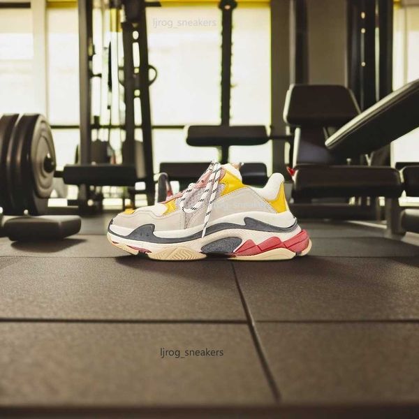 2023 men womens shoe designer sports shoes triple s trainer platform classic casual shoes paris 17fw old dad large increasing sneakers sport, Black
2023 men womens shoe designer sports shoes triple s trainer platform classic casual shoes paris 17fw old dad large increasing sneakers sport, Black