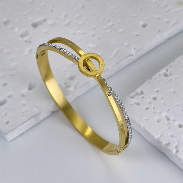 designer fashionable and luxury ins card titanium steel inlaid diamond buckle bracelet with personalized trend colorless 18k, Black
designer fashionable and luxury ins card titanium steel inlaid diamond buckle bracelet with personalized trend colorless 18k, Black