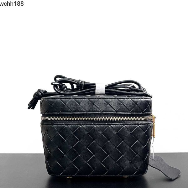 2023 shoulder handbags designer crossbody bag pillow bottegas strap tote venetas trendy intrecciato cloud makeup dinner casual large capacit
2023 shoulder handbags designer crossbody bag pillow bottegas strap tote venetas trendy intrecciato cloud makeup dinner casual large capacit