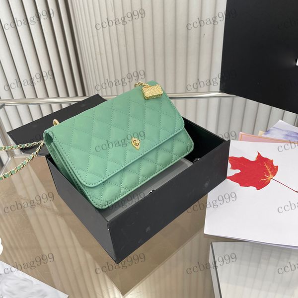 designer womens shoulder bag leather diamond check flip woc bag gold lock matelasse chain handbag crossbody bags hardware metal buckle makeu
designer womens shoulder bag leather diamond check flip woc bag gold lock matelasse chain handbag crossbody bags hardware metal buckle makeu