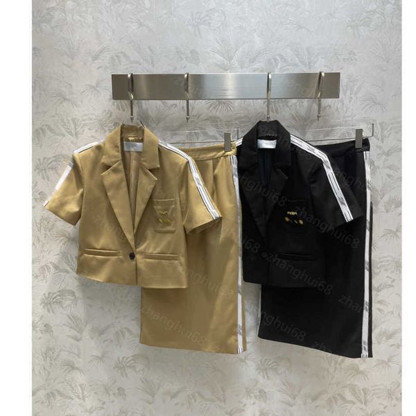 23ss skirt set womens designer clothing lapel letter ribbon patchwork short short-sleeved coat slit half skirt sets womens clothing a1, White
23ss skirt set womens designer clothing lapel letter ribbon patchwork short short-sleeved coat slit half skirt sets womens clothing a1, White