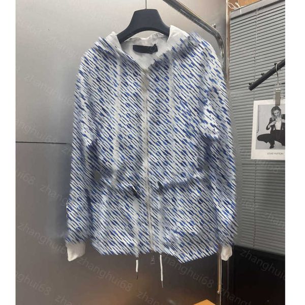 23ss womens jacket womens designer clothing presold logo fashion casual spell with hat zipper waist trench coat women clothes a1, Black;brown
23ss womens jacket womens designer clothing presold logo fashion casual spell with hat zipper waist trench coat women clothes a1, Black;brown