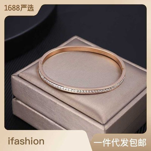 original doukuai same style card titanium steel square diamond set with nis rose gold 18k colorless women's bracelet, Black
original doukuai same style card titanium steel square diamond set with nis rose gold 18k colorless women's bracelet, Black