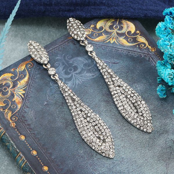 fashionable retro personalized water drop diamond earrings elegant niche luxury earrings, Silver
fashionable retro personalized water drop diamond earrings elegant niche luxury earrings, Silver