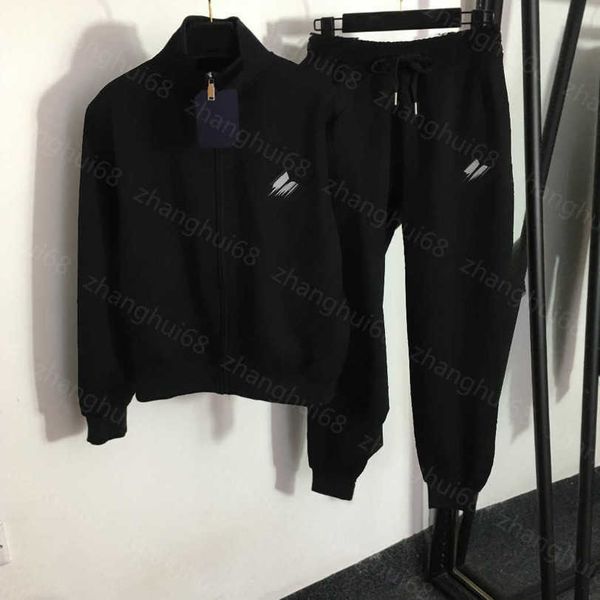 23ss casual suit women pants sets womens designer clothing presbyard logo embossed standing collar long sleeve zipper coat elastic waist pan, White
23ss casual suit women pants sets womens designer clothing presbyard logo embossed standing collar long sleeve zipper coat elastic waist pan, White