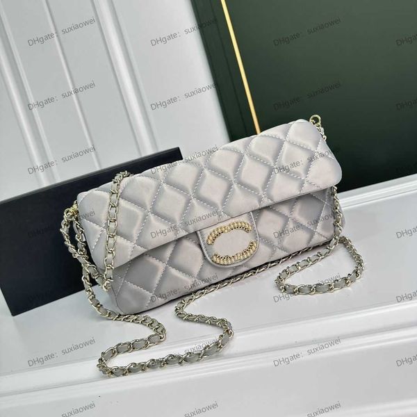 designer custom shoulder bag luxury women tote fashion classic plaid velour purse double letter solid color high waist square striped chain
designer custom shoulder bag luxury women tote fashion classic plaid velour purse double letter solid color high waist square striped chain