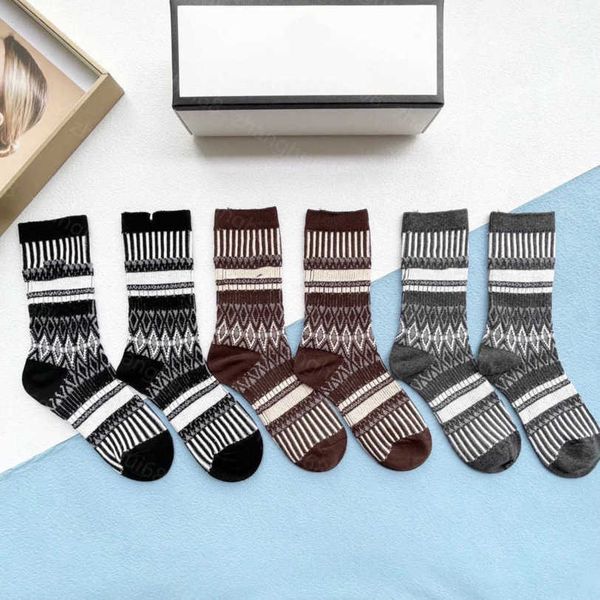 23ss stocking designer women socks 3 pairs in box color matching streak logo embroidery summer socks pure cotton sweat-absorbent comfortable, Black;white
23ss stocking designer women socks 3 pairs in box color matching streak logo embroidery summer socks pure cotton sweat-absorbent comfortable, Black;white