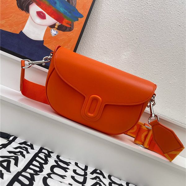 saddles bag designer shoulder handbag women's brand leather clamshell vintage leather wallet semicircle letter wide strap crossbody bag
saddles bag designer shoulder handbag women's brand leather clamshell vintage leather wallet semicircle letter wide strap crossbody bag