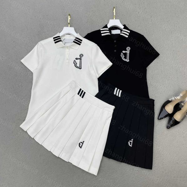 23ss womens designer clothing skirt set new summer anchor embroidery pattern knitted lapel polo shirt + pleated skirt sets womens clothing, White
23ss womens designer clothing skirt set new summer anchor embroidery pattern knitted lapel polo shirt + pleated skirt sets womens clothing, White