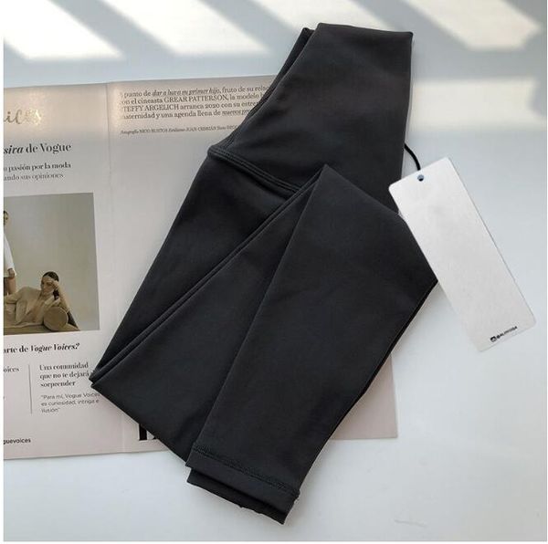 2023 women's fashion sports yoga leggings double-sided brush seamless nude high-waisted nylon fitness pants sports yoga clothing
2023 women's fashion sports yoga leggings double-sided brush seamless nude high-waisted nylon fitness pants sports yoga clothing