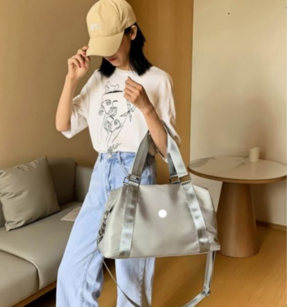 ll yoga bag designer bag portable yoga bag women's dry and wet separation waterproof large-capacity suitcase short-distance travel bag
ll yoga bag designer bag portable yoga bag women's dry and wet separation waterproof large-capacity suitcase short-distance travel bag