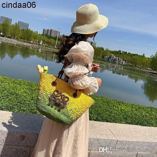 2023 summer shopping bags trendy and fashionable grass woven handbag embroidered vegetable basket beach bag
2023 summer shopping bags trendy and fashionable grass woven handbag embroidered vegetable basket beach bag