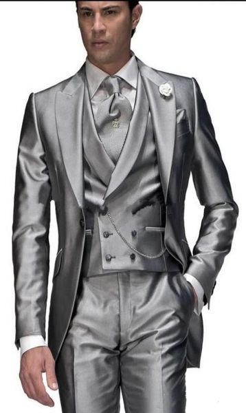 2018 new silver grey wedding tuxedos style one button groom tuxedos peak lapel groomsmen man mens wedding suits jacketpants1451756, Black;gray
2018 new silver grey wedding tuxedos style one button groom tuxedos peak lapel groomsmen man mens wedding suits jacketpants1451756, Black;gray