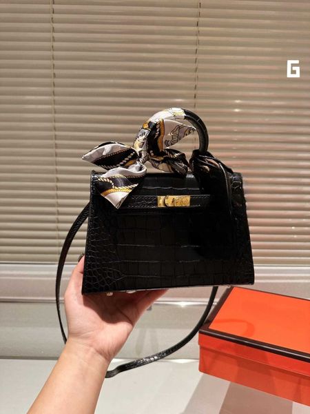 suitcase and bag dinner genuine leather mini crocodile pattern for women's 2023 new trendy small cross body
suitcase and bag dinner genuine leather mini crocodile pattern for women's 2023 new trendy small cross body
